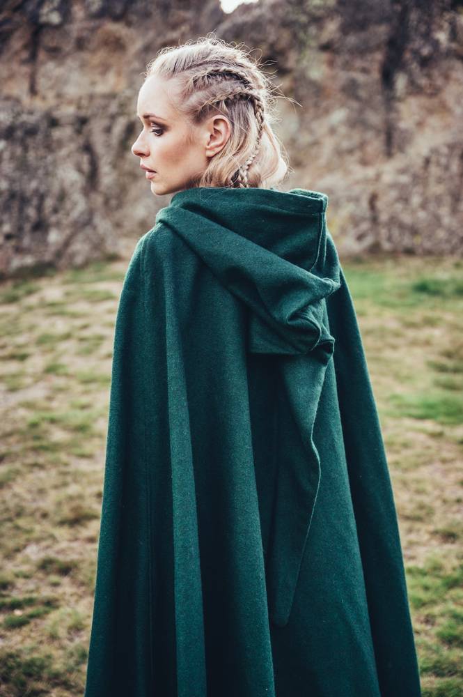 Middeleeuwse Cape Wol in Groen met Borduursels, 131 cm