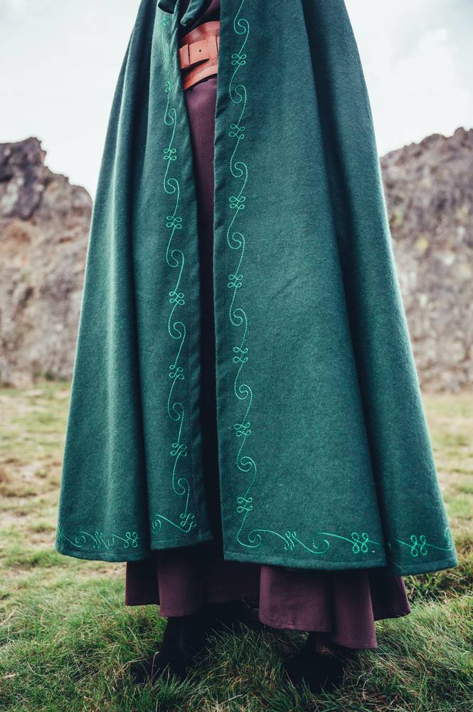 Middeleeuwse Cape Wol in Groen met Borduursels, 131 cm