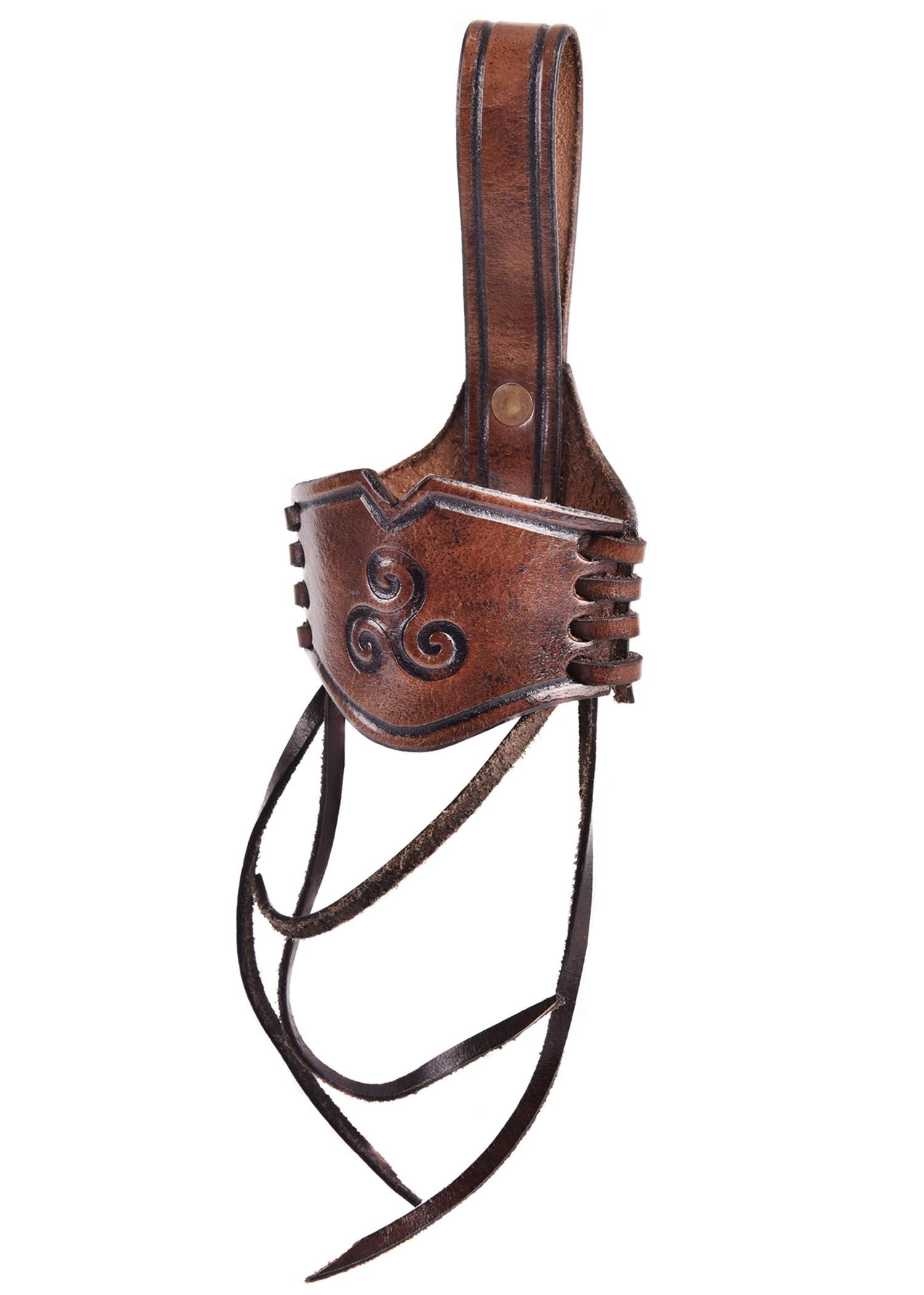 ​Leder Hornhalter für Trinkhorn, geprägte Triskele, braun, versch. Größen