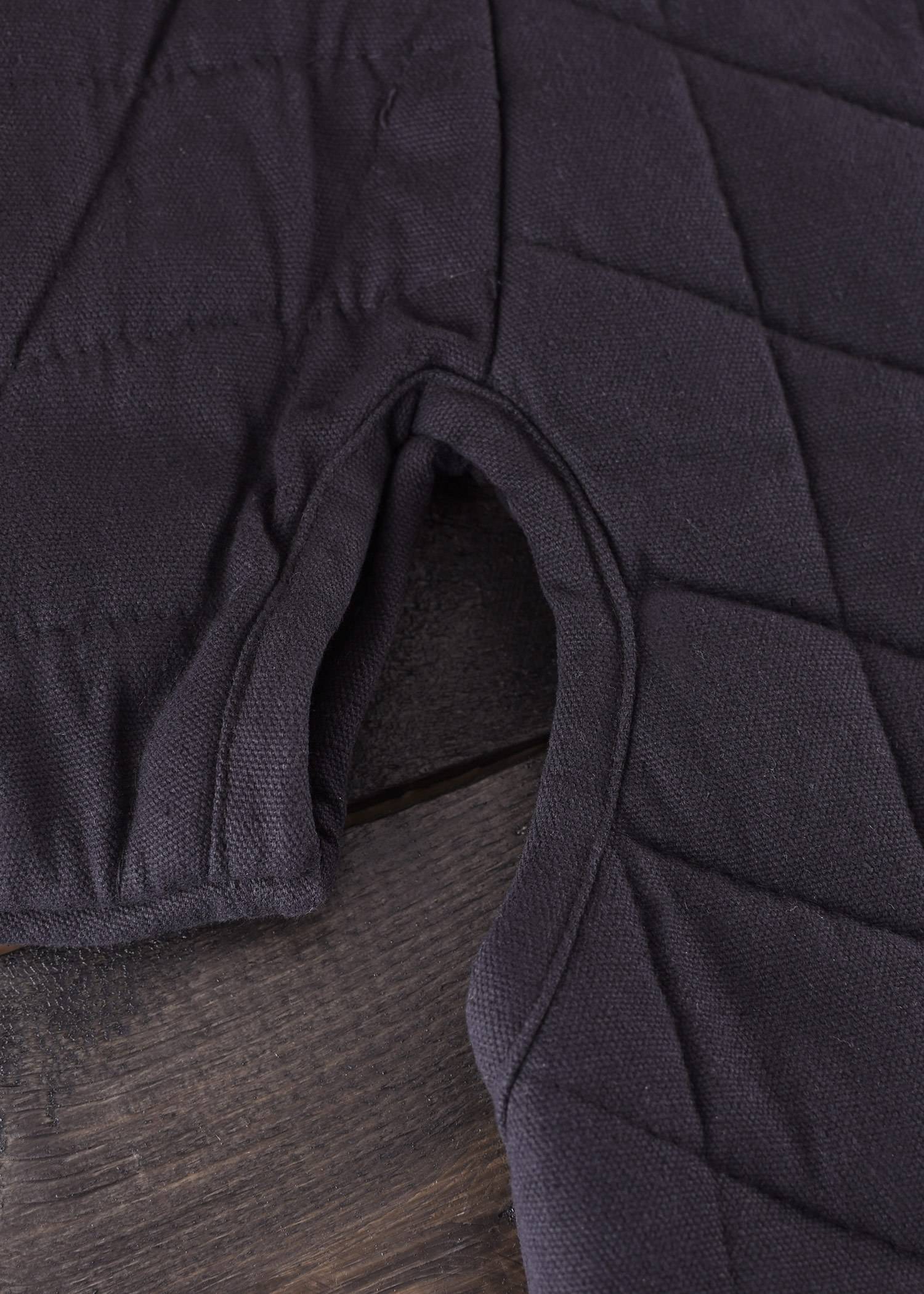 Gambeson - Aketon in Zwart met Riempjes XXL (UITVERKOOP)