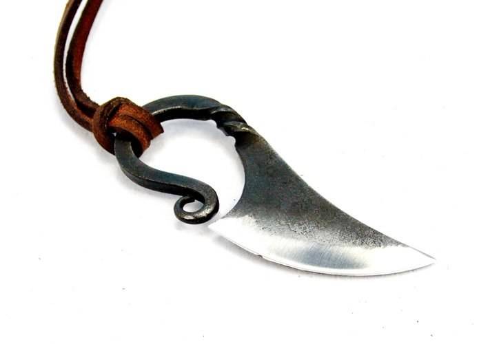 Fingermesser - Geschmiedetes Miniatur-Messer aus Eisen