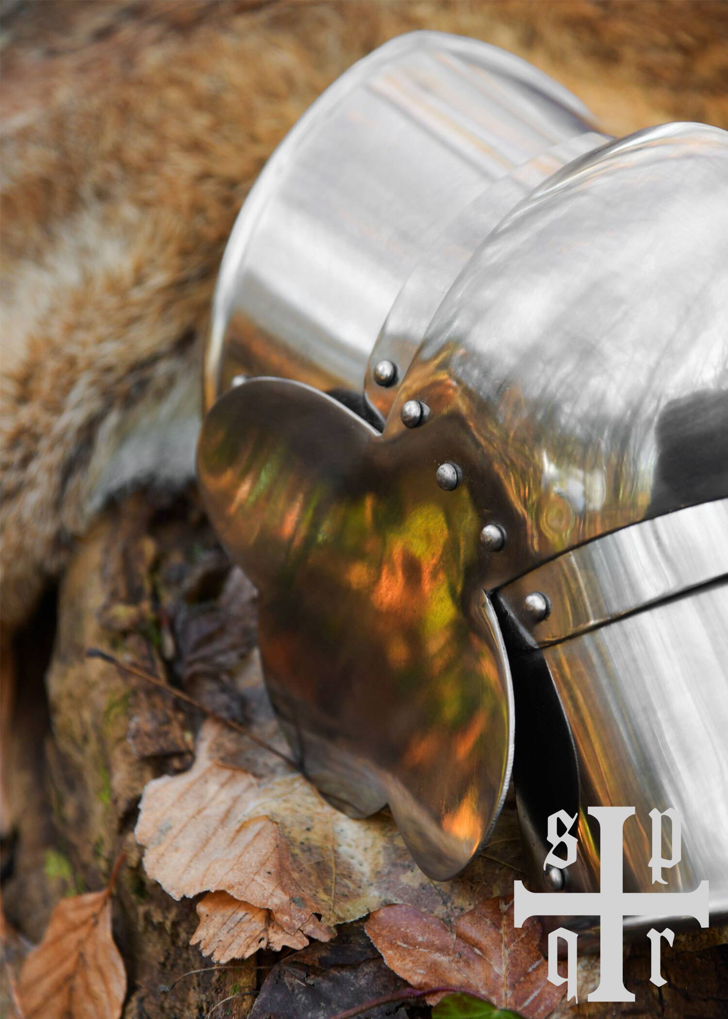 Middeleeuwse beenbescherming met kniestukken en dijplaten – 15e eeuw, 1,6 mm staal