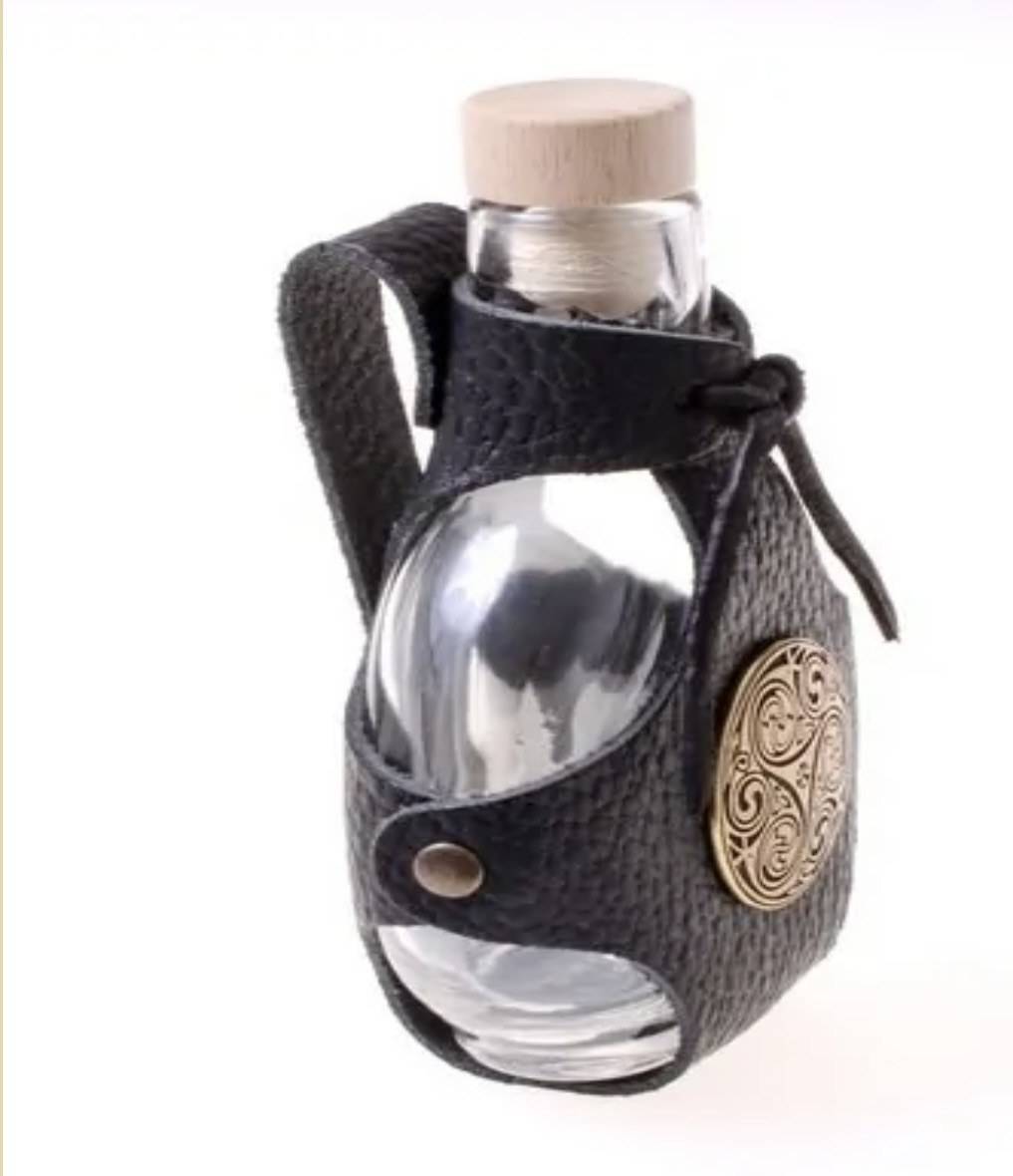 Heksen en Alchemisten Veldfles met leren houder voor 0,2 liter inhoud in Messing of Zilver