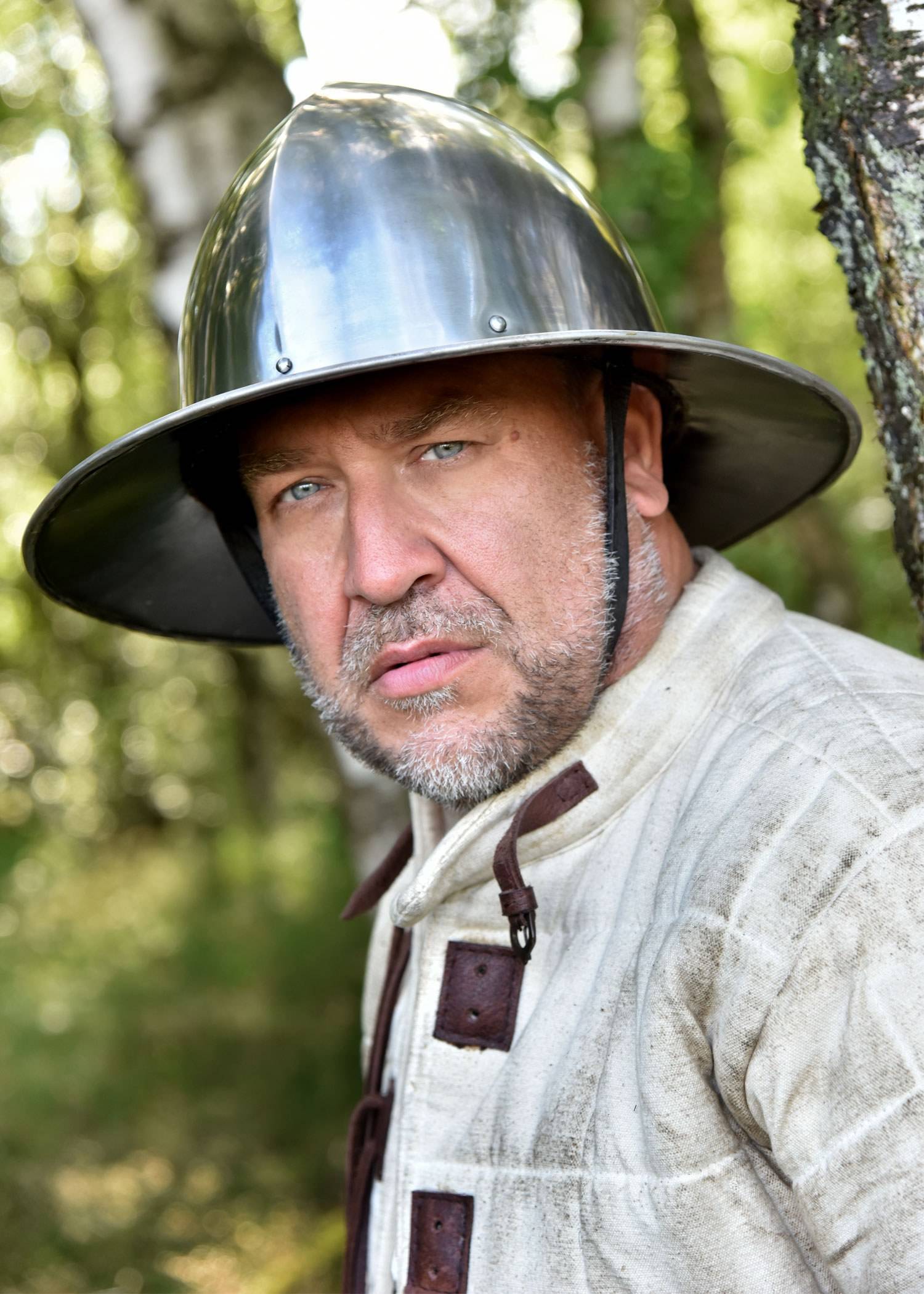 Monnikskap Helm uit Zwitserland 14e eeuws in M,L
