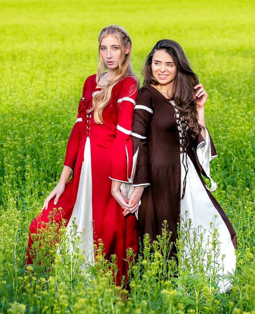 ​Mittelalterkleid in Rot-Natur