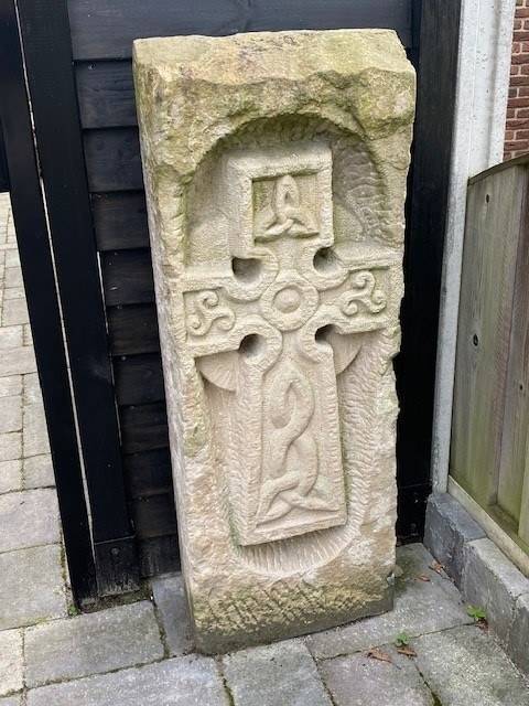 Keltisch Kruis - Beeldhouwwerk in Bentheimersteen