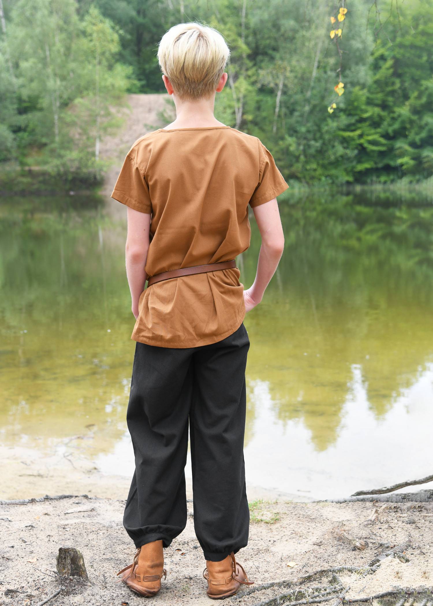 Wijde Middeleeuwse Kinderbroek in het Zwart