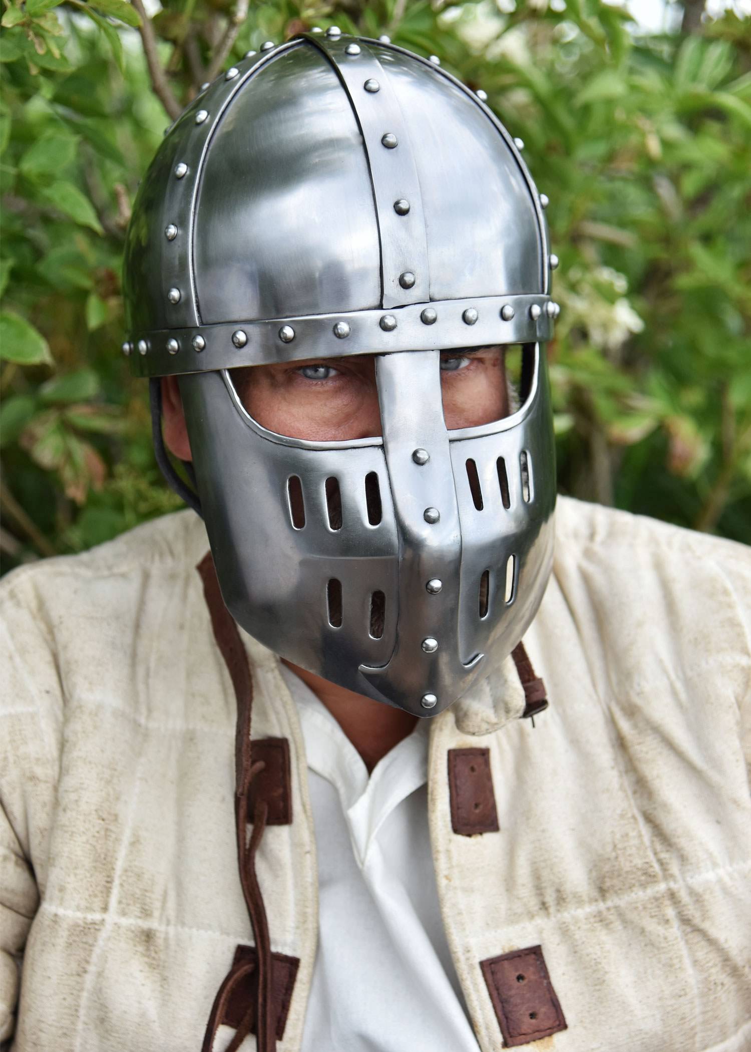 Hochmittelalter Spangenhelm mit Gesichtsplatte in M und L.