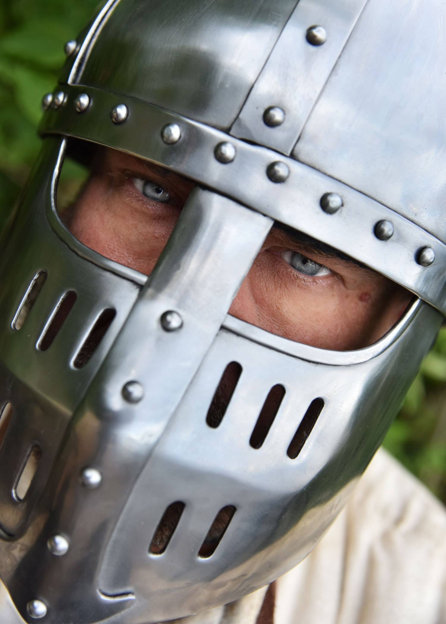 Hochmittelalter Spangenhelm mit Gesichtsplatte in M und L.