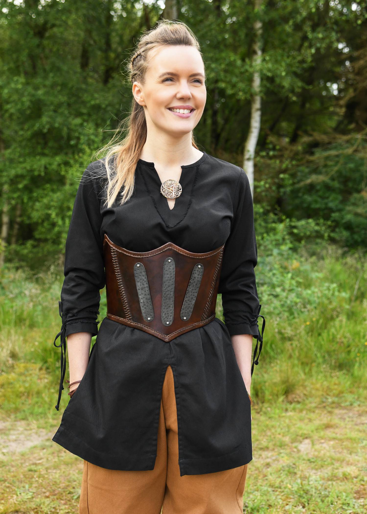 ​Geschnürte Unterbrust-Corsage mit Metallverstärkung, Leder, braun