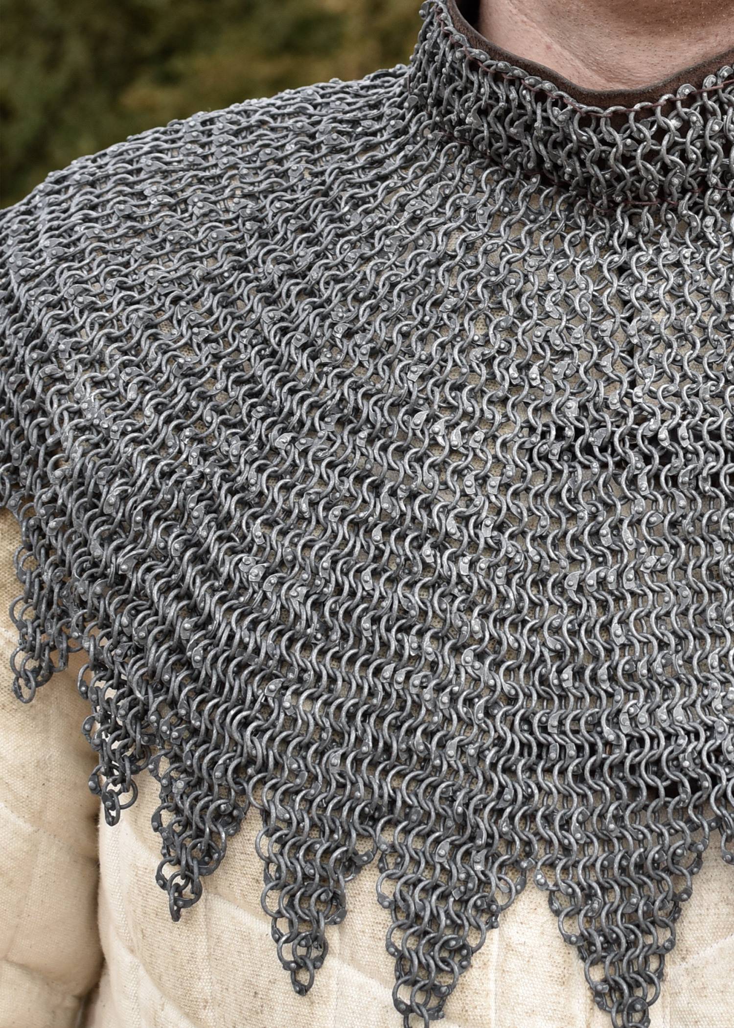 Maliënkolder Bisschopskraag, Verniet, Aluminium