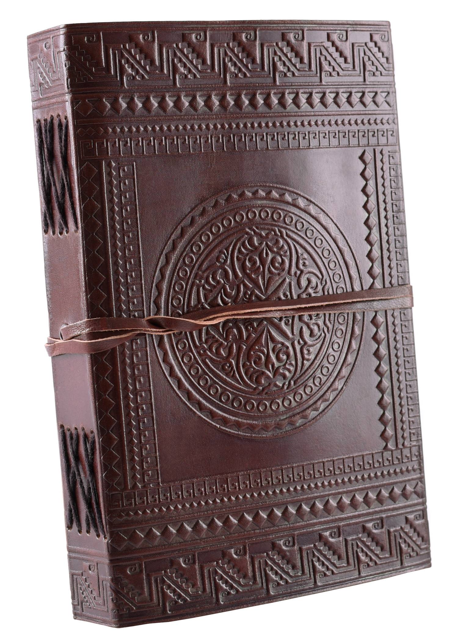 Leder Buch mit Mittelalter Motiv