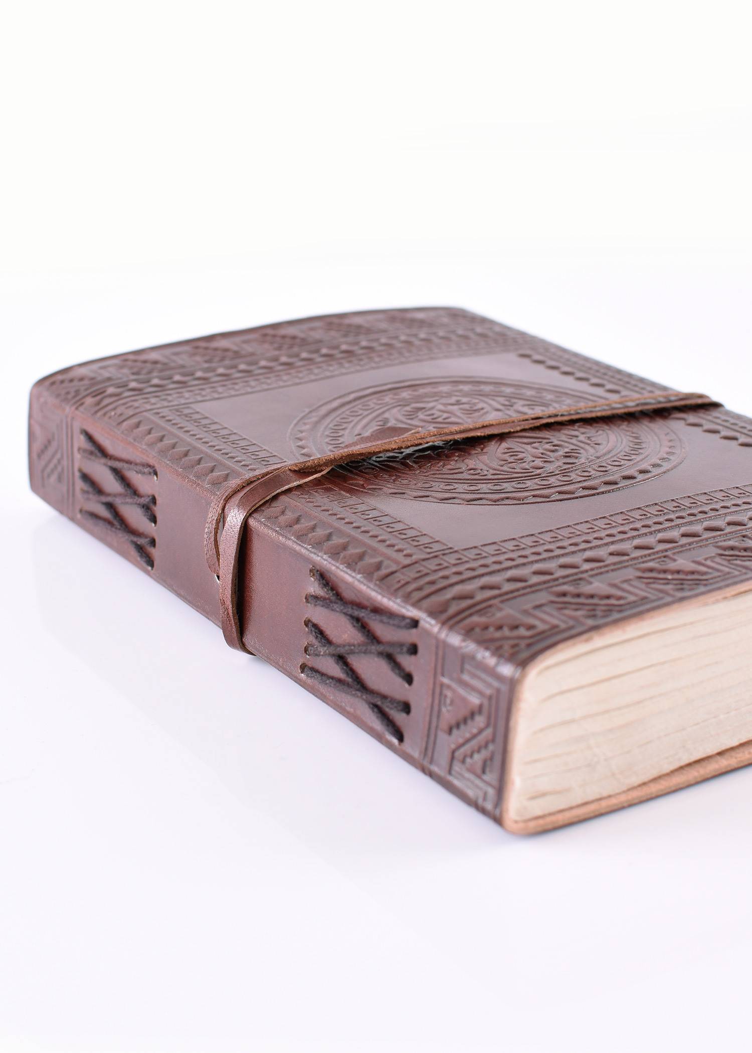Leder Buch mit Mittelalter Motiv