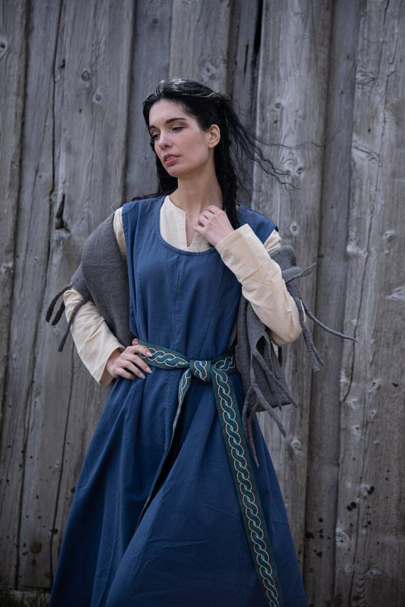 Bäuerliches Überkleid in Blau