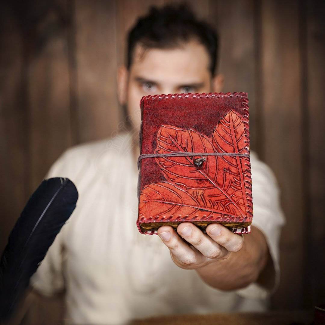 Leren Notitieboek - Dagboek met handgeschept papier en Kastanjeblad Reliëf