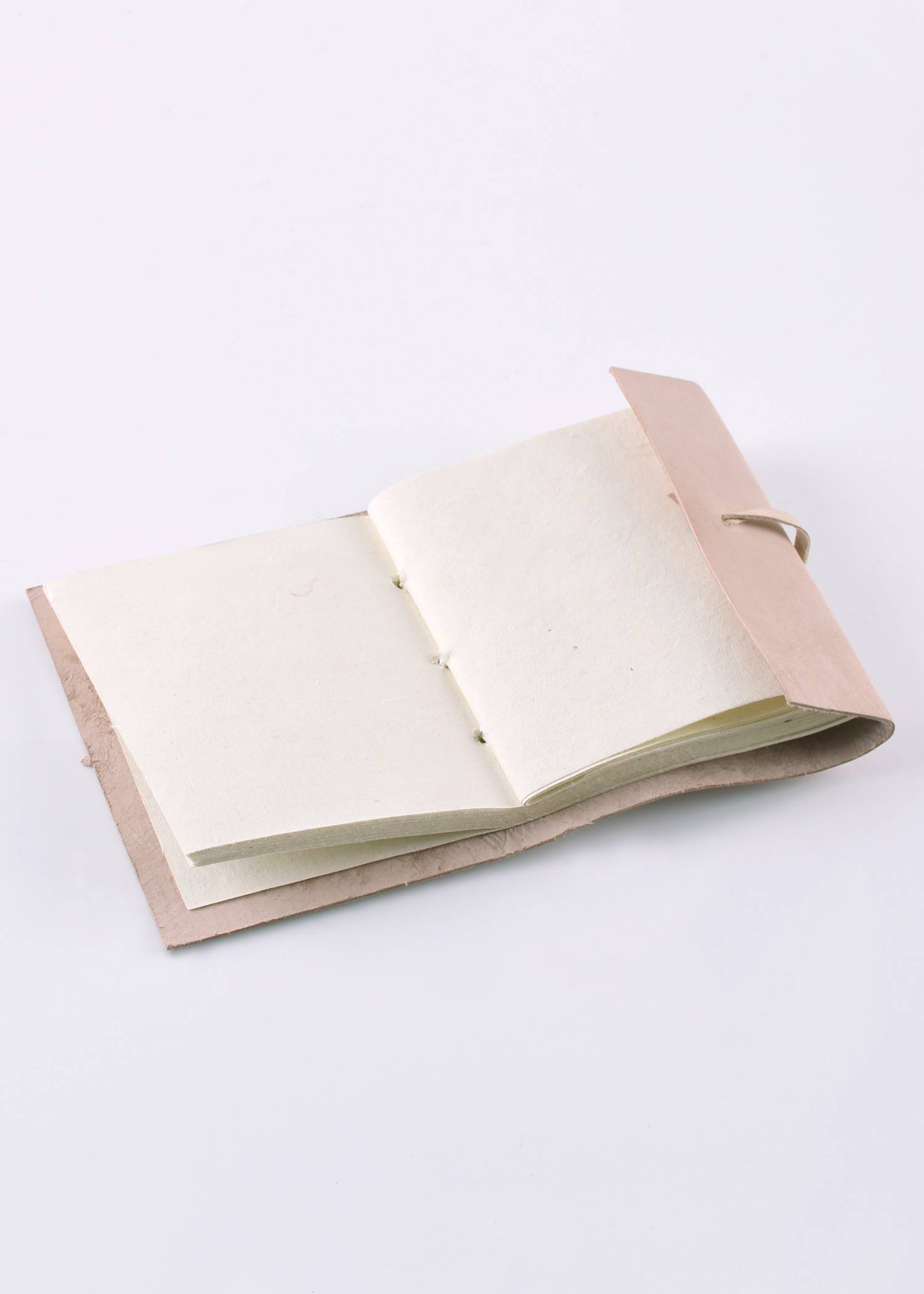 Kleines Notizbuch mit Ledereinband