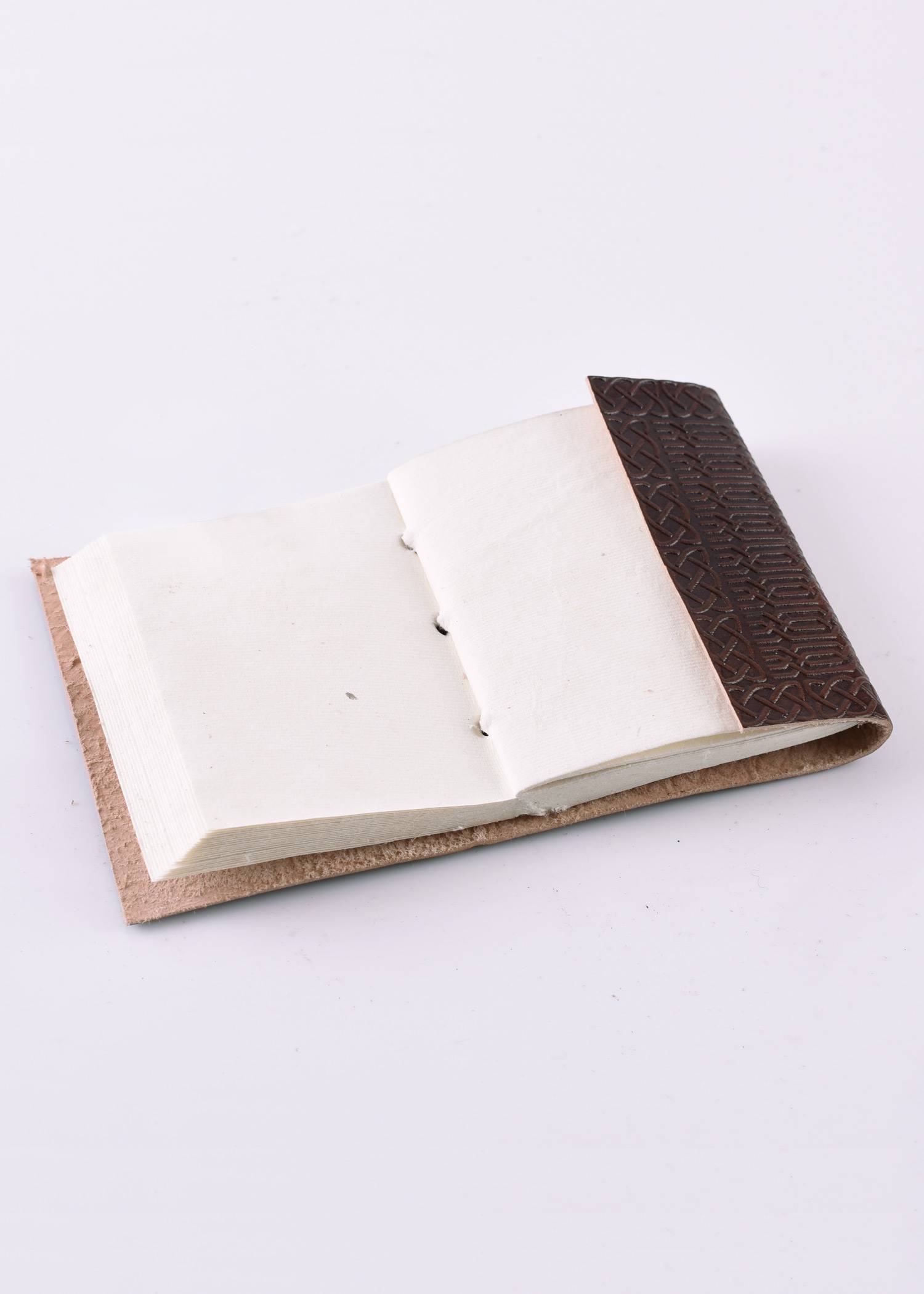 Lederen Boek met Keltisch Embleem