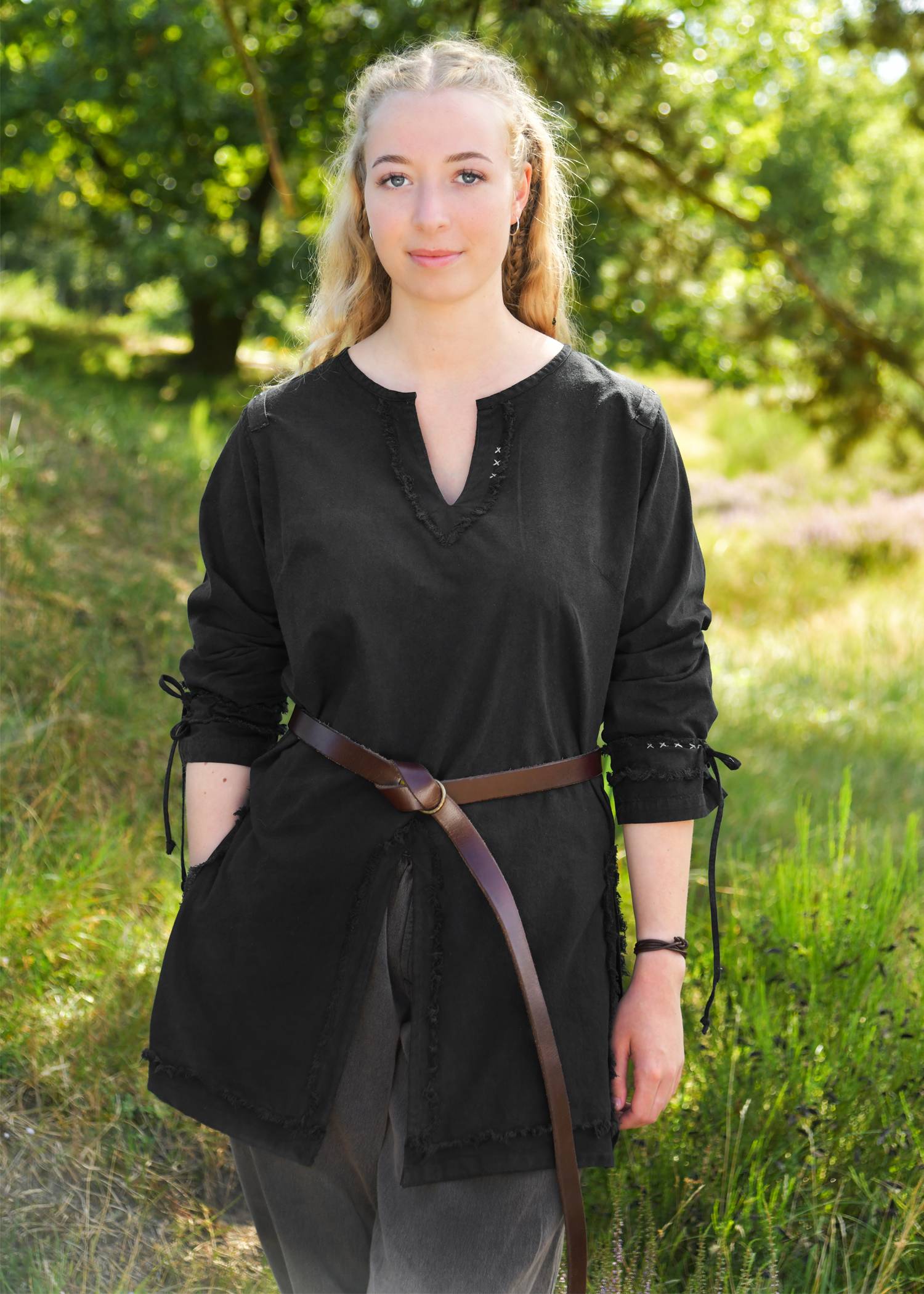 Middeleeuwse / Viking Tuniek in Zwart voor dames met een distressed look
