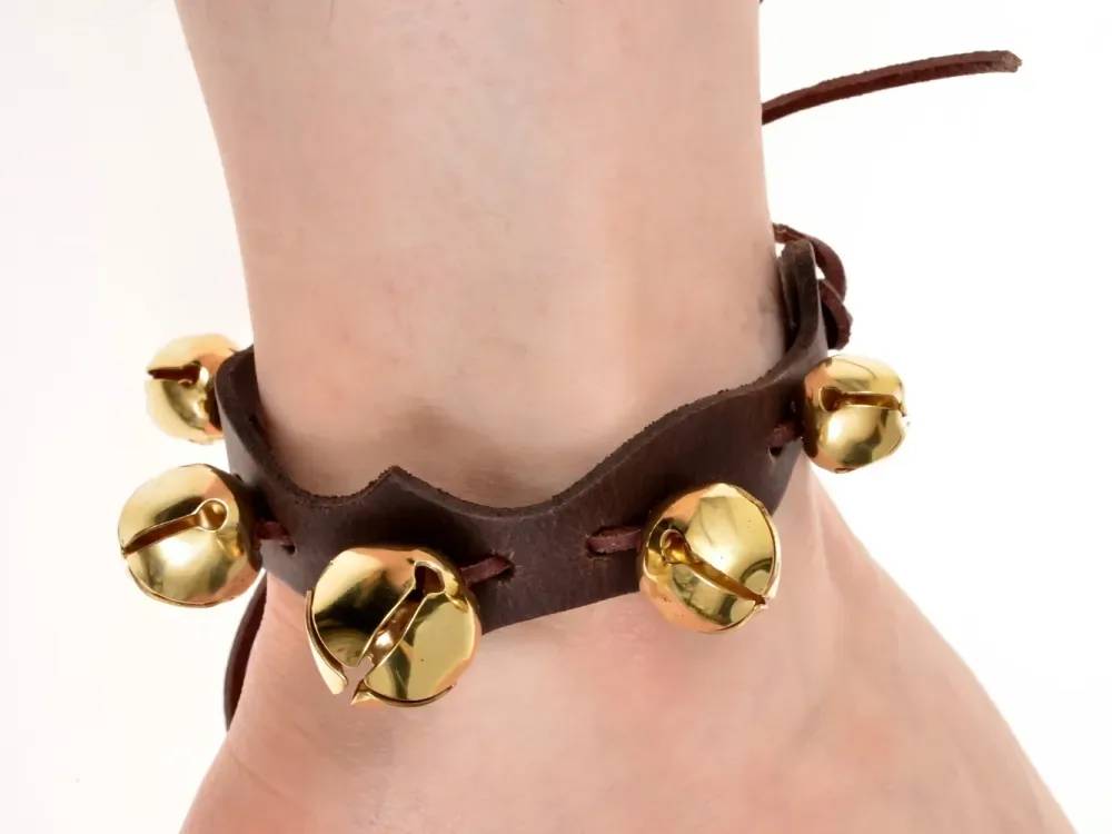 Band met belletjes in middeleeuwse stijl, verkrijgbaar in bruin of zwart