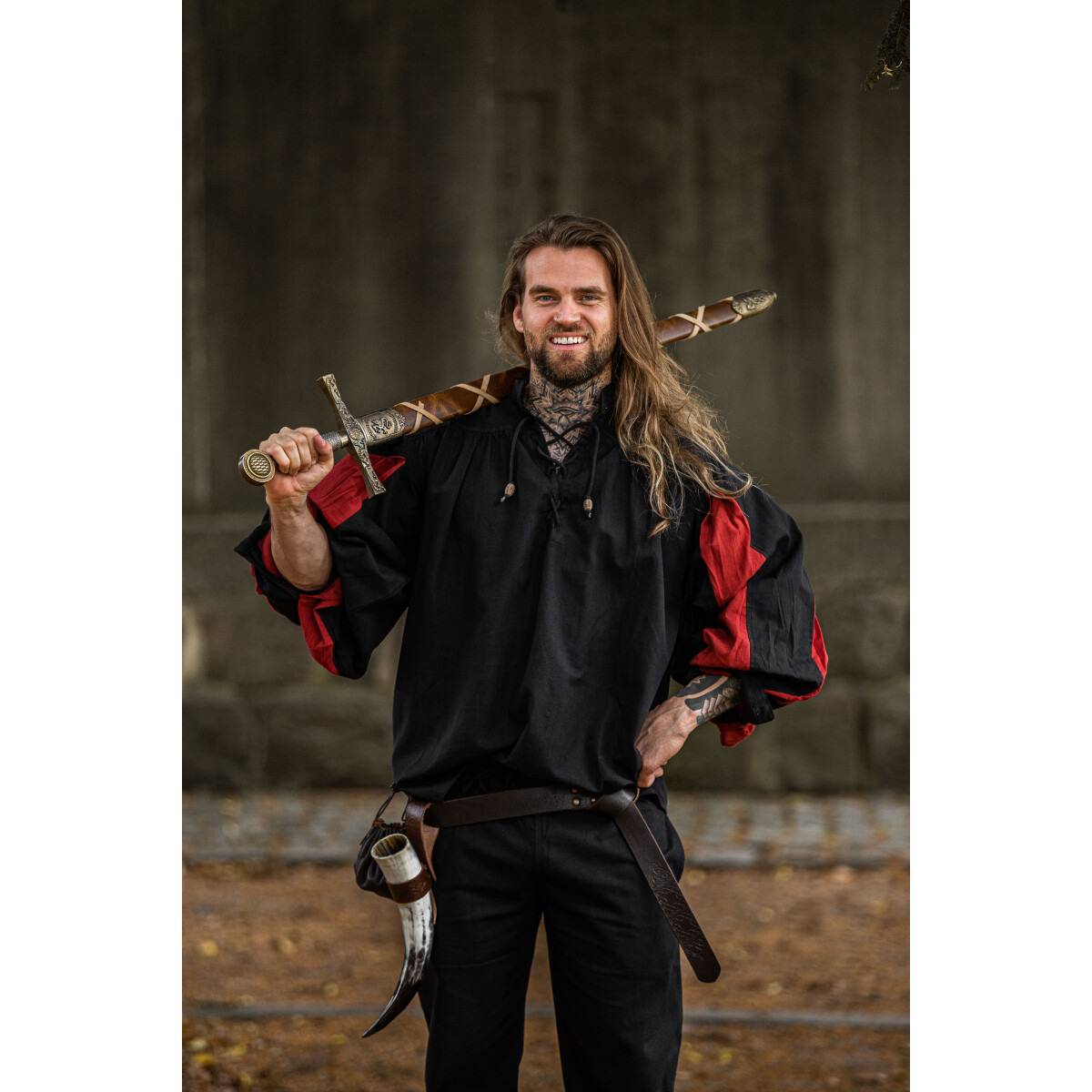 ​Middeleeuwse Landsknecht Blouse in Zwart met Rood