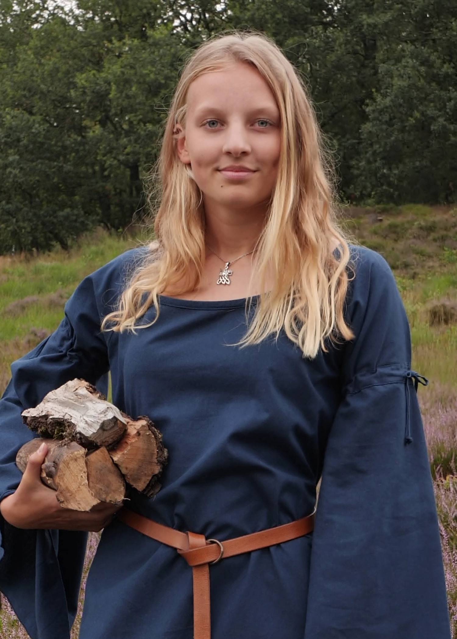 Middeleeuwse Dames Onderjurk in Blauw 12e-13e eeuws (aanbieding)