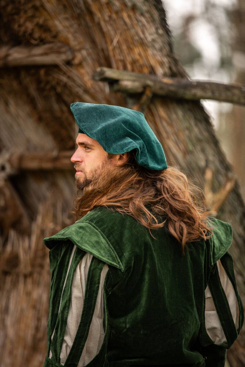 Mittelalter Baret in Grun
