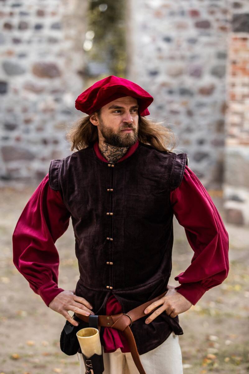 Middeleeuwse Baret in Rood