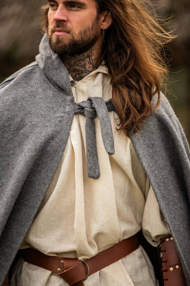 ​Middeleeuwse Wollen Cape in Grijs met lange Muts, 160 cm
