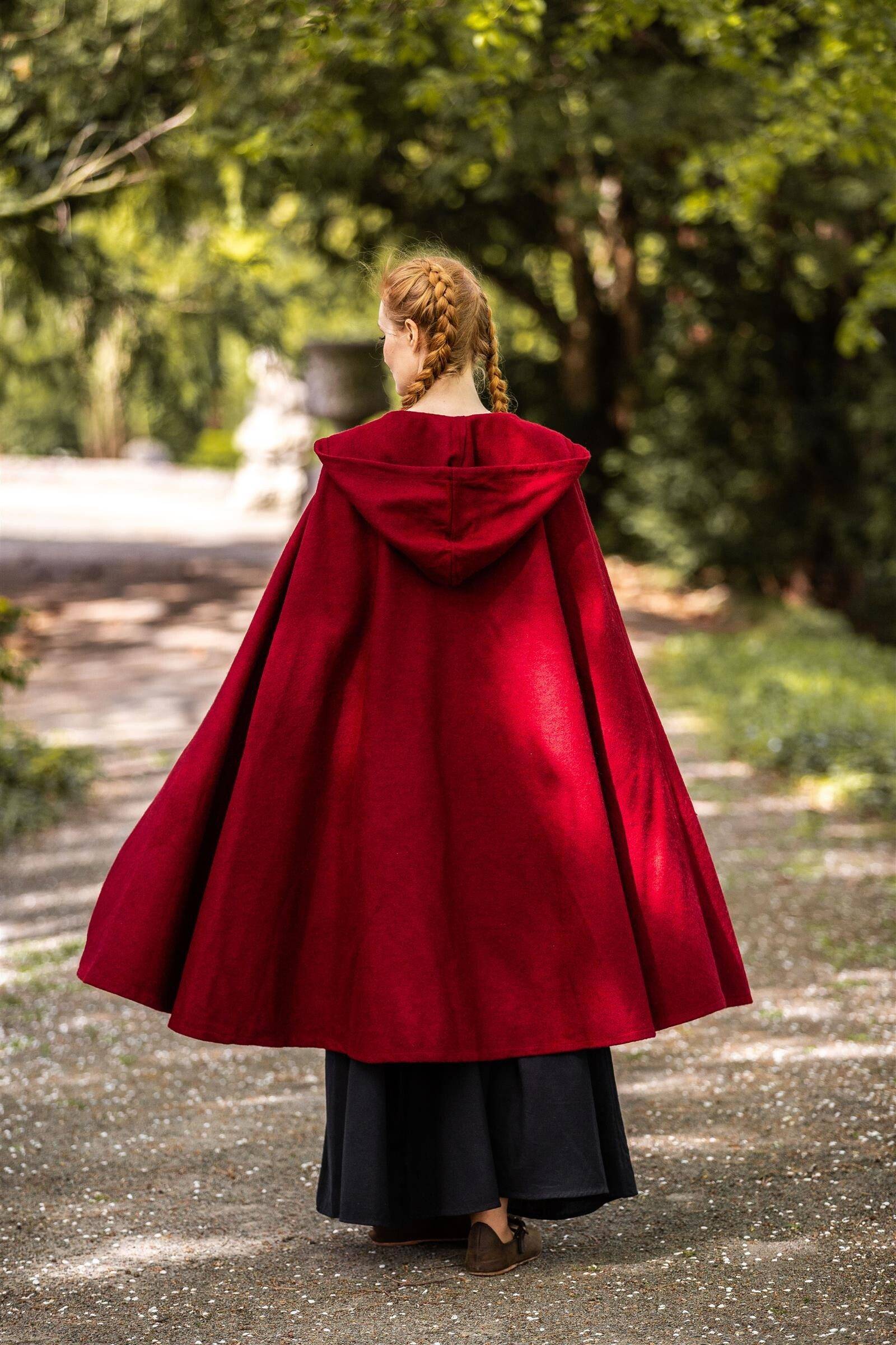 Middeleeuwse Cape met lange knopen in Rood