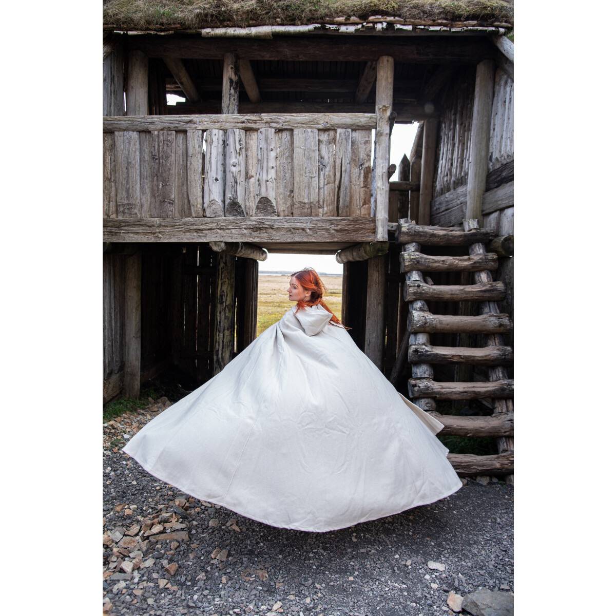 ​Middeleeuwse Wollen Cape in Natuurkleur, 131 cm