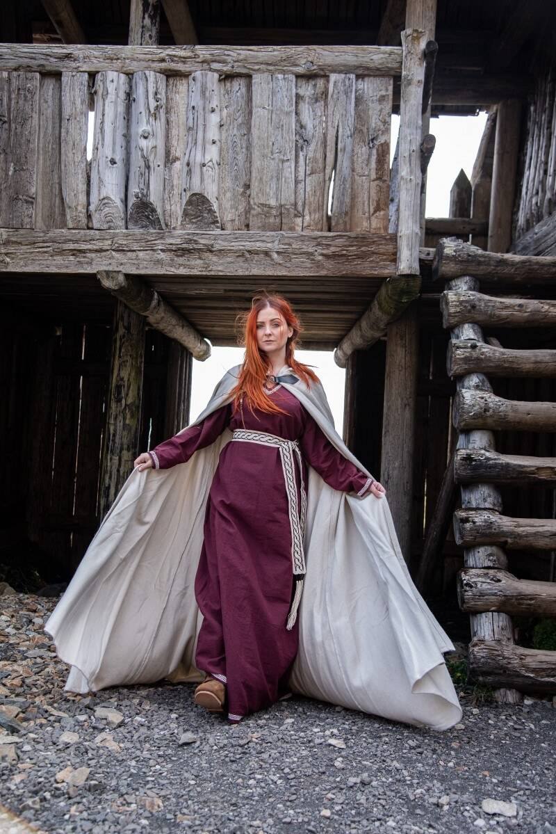 ​Middeleeuwse Wollen Cape in Natuurkleur, 131 cm