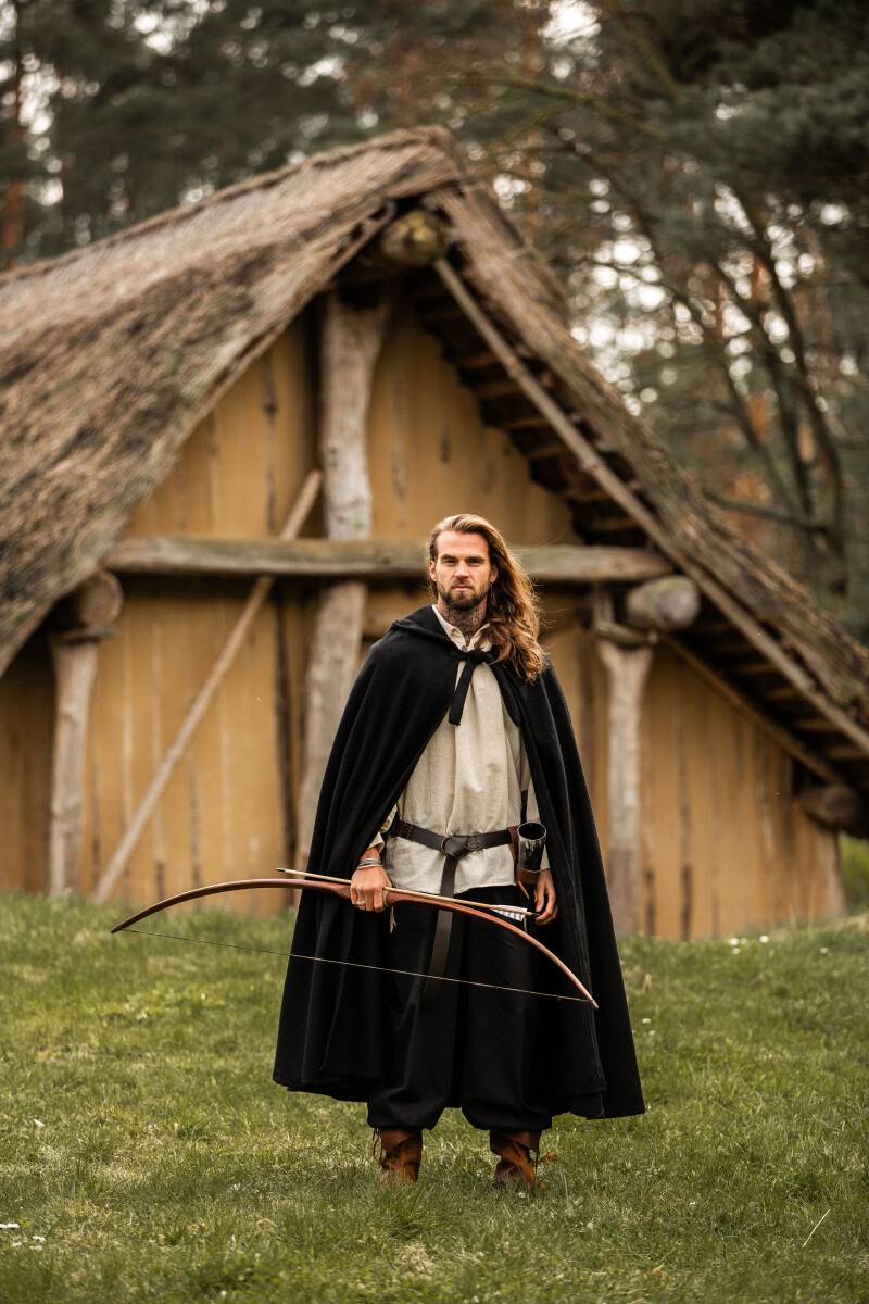 ​​Middeleeuwse Wollen Cape in Zwart met lange Muts, 160 cm