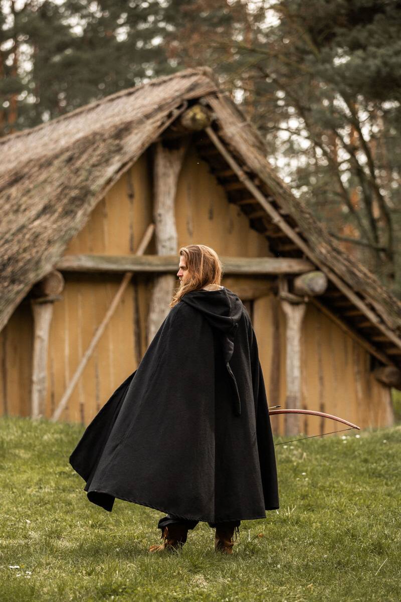 ​​Middeleeuwse Wollen Cape in Zwart met lange Muts, 160 cm