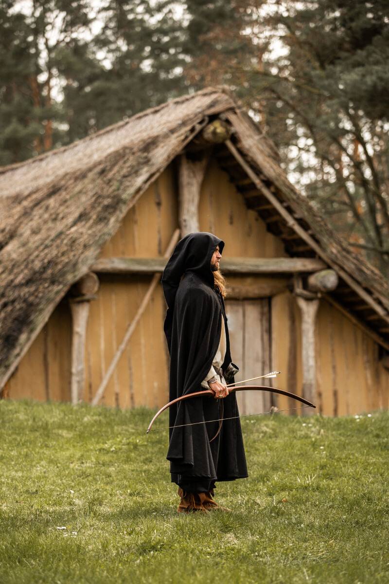 ​​Middeleeuwse Wollen Cape in Zwart met lange Muts, 160 cm