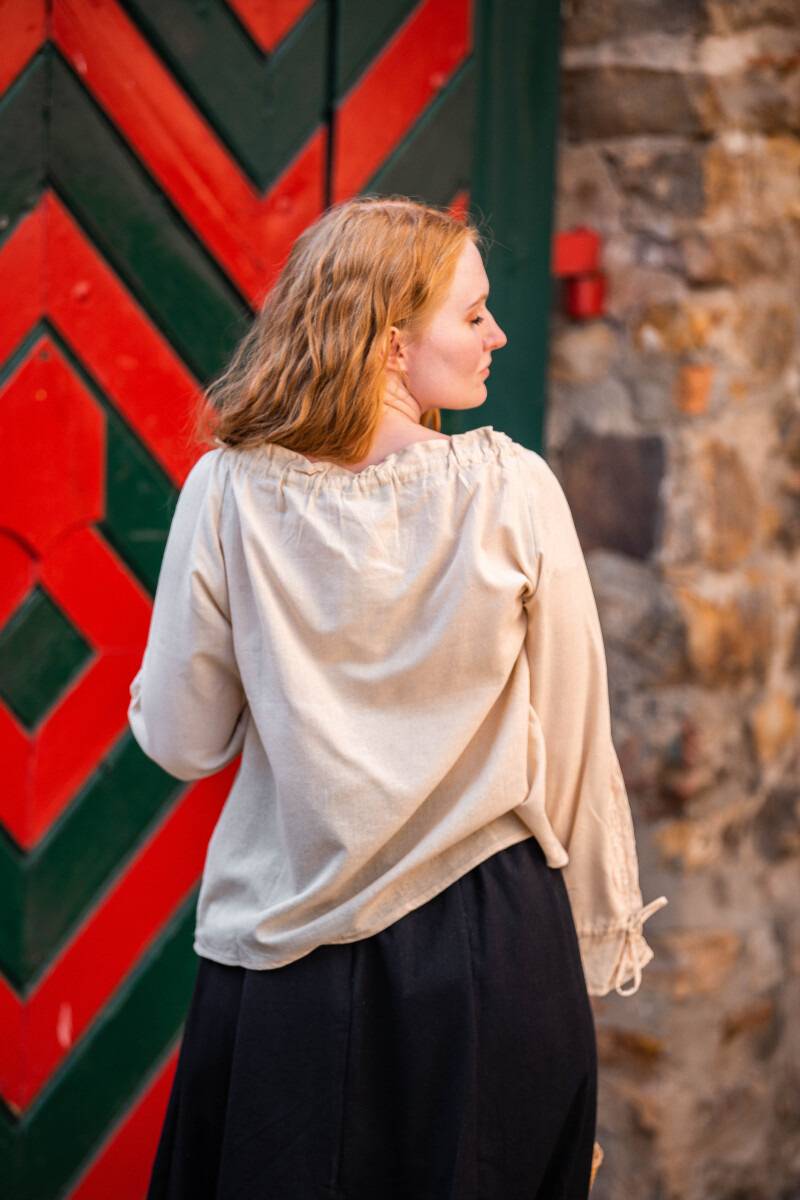 ​​​​Middeleeuwse Dames Blouse in Hennepkleur