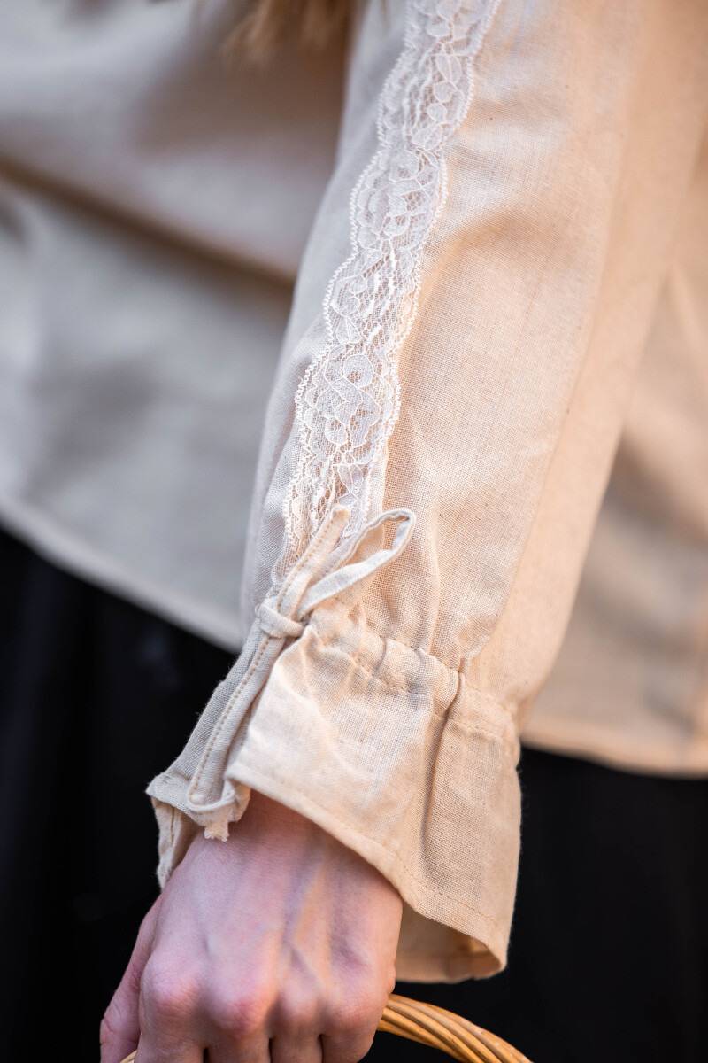 ​​​​Middeleeuwse Dames Blouse in Hennepkleur
