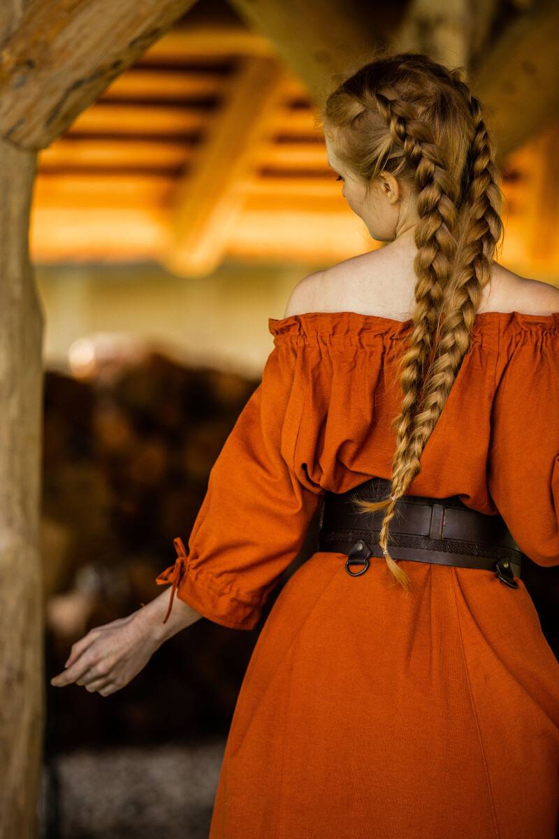 Mittelalterkleid in Rostfarbe