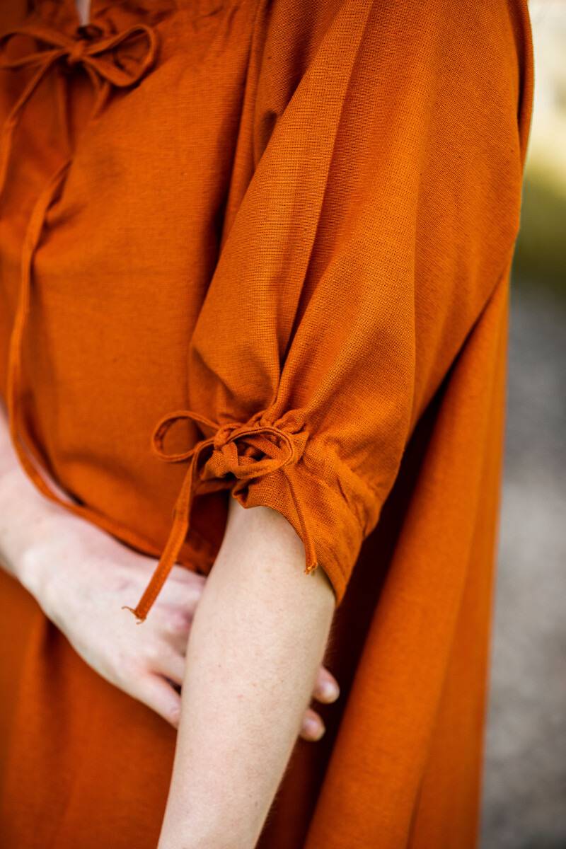 Mittelalterkleid in Rostfarbe