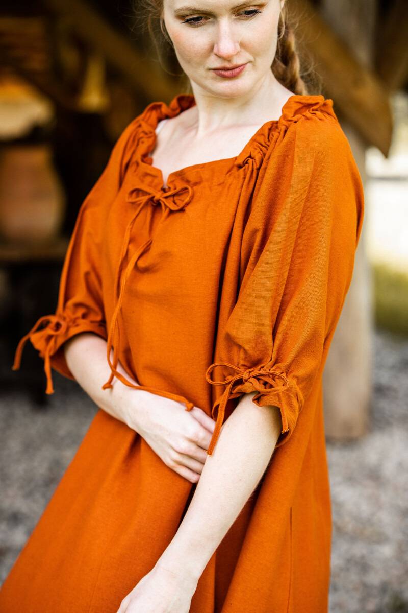 Mittelalterkleid in Rostfarbe