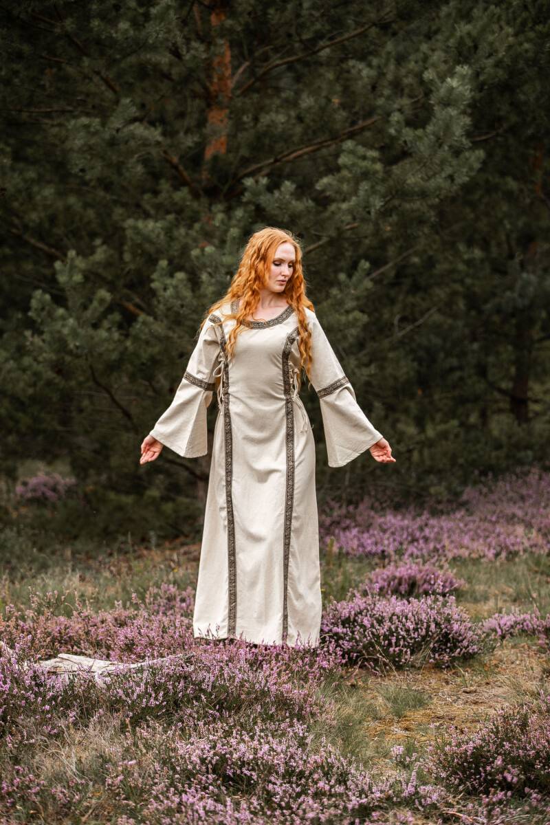 Mittelalterkleid in Natur