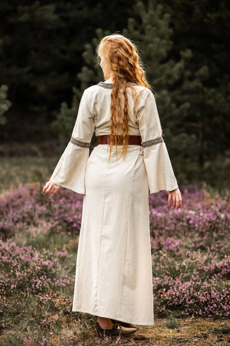 Mittelalterkleid in Natur