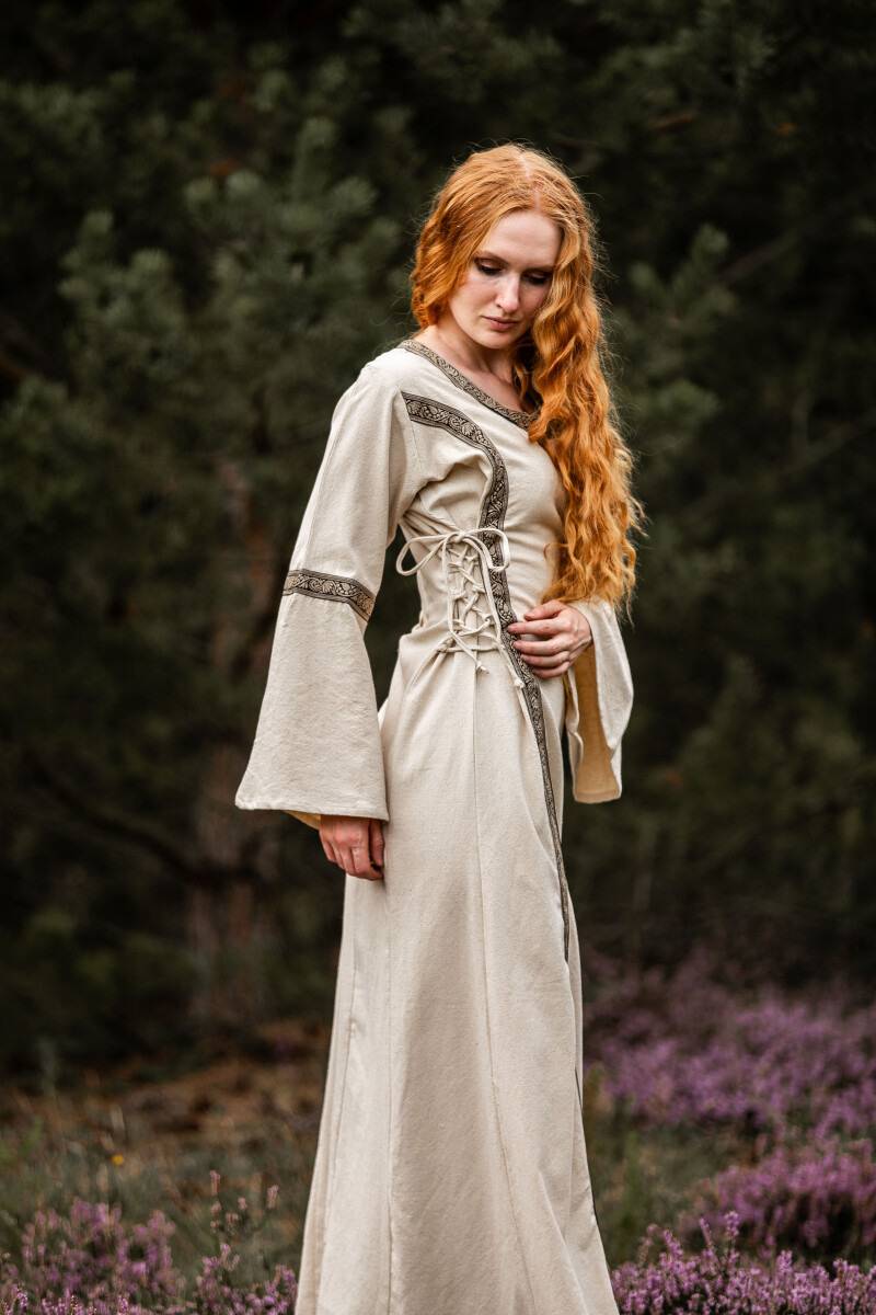 Mittelalterkleid in Natur