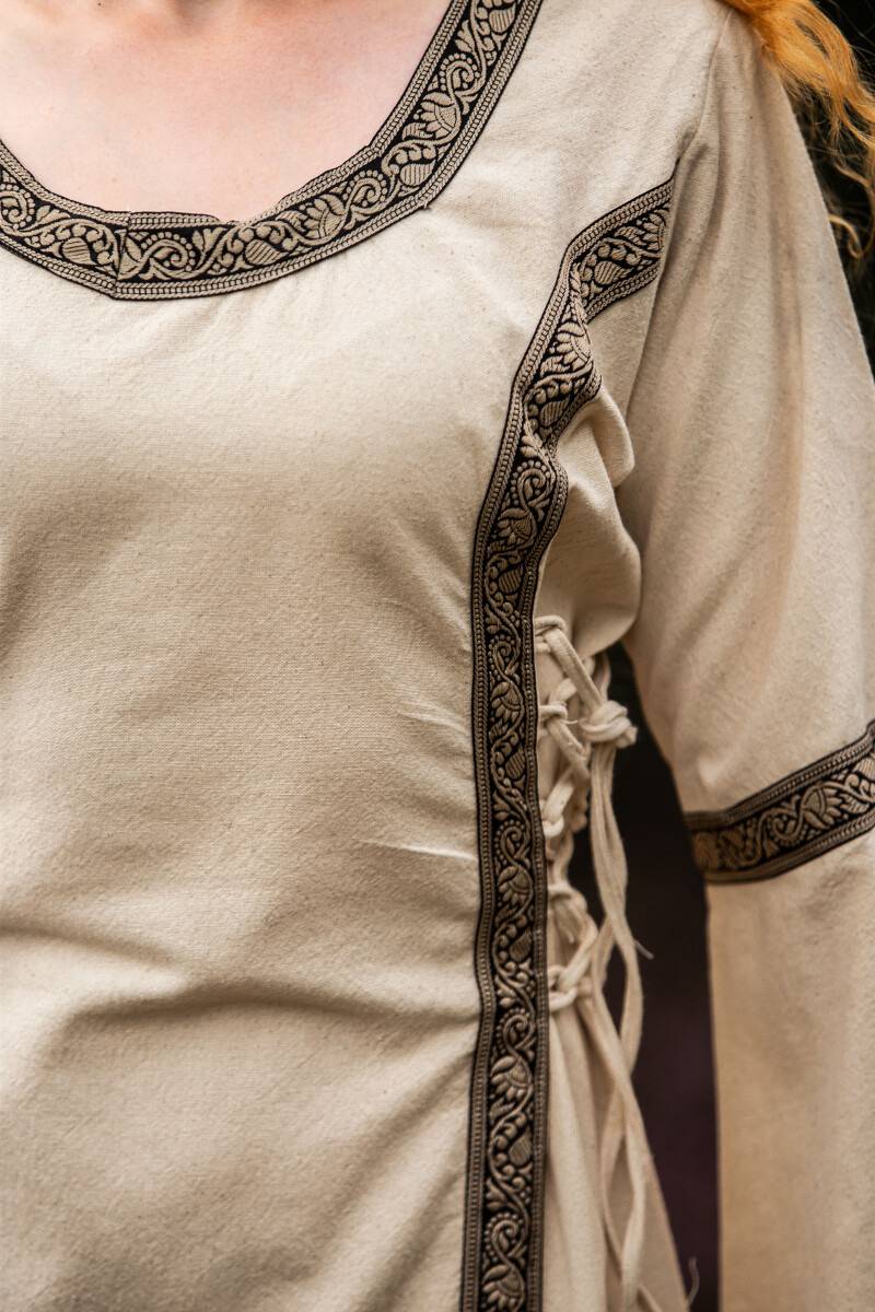 Mittelalterkleid in Natur
