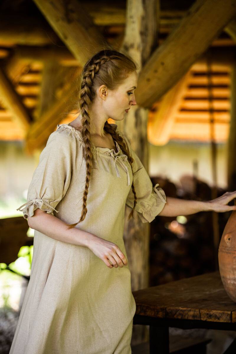 Mittelalterkleid in Hanffarbe