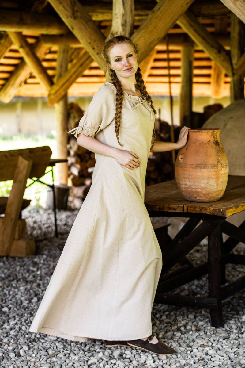 Mittelalterkleid in Hanffarbe