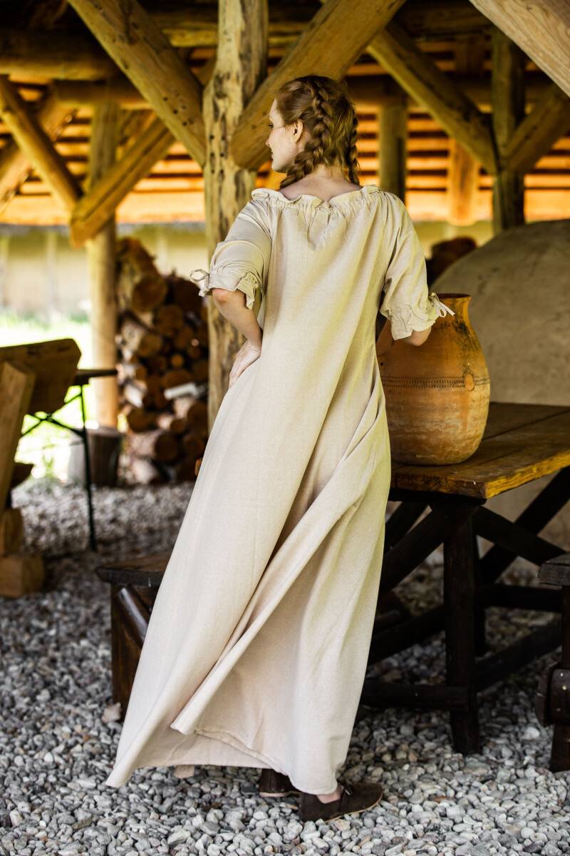 Mittelalterkleid in Hanffarbe