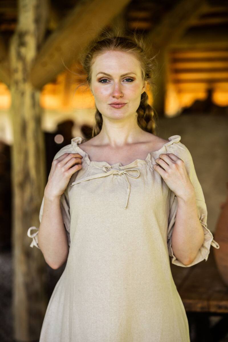 Mittelalterkleid in Hanffarbe