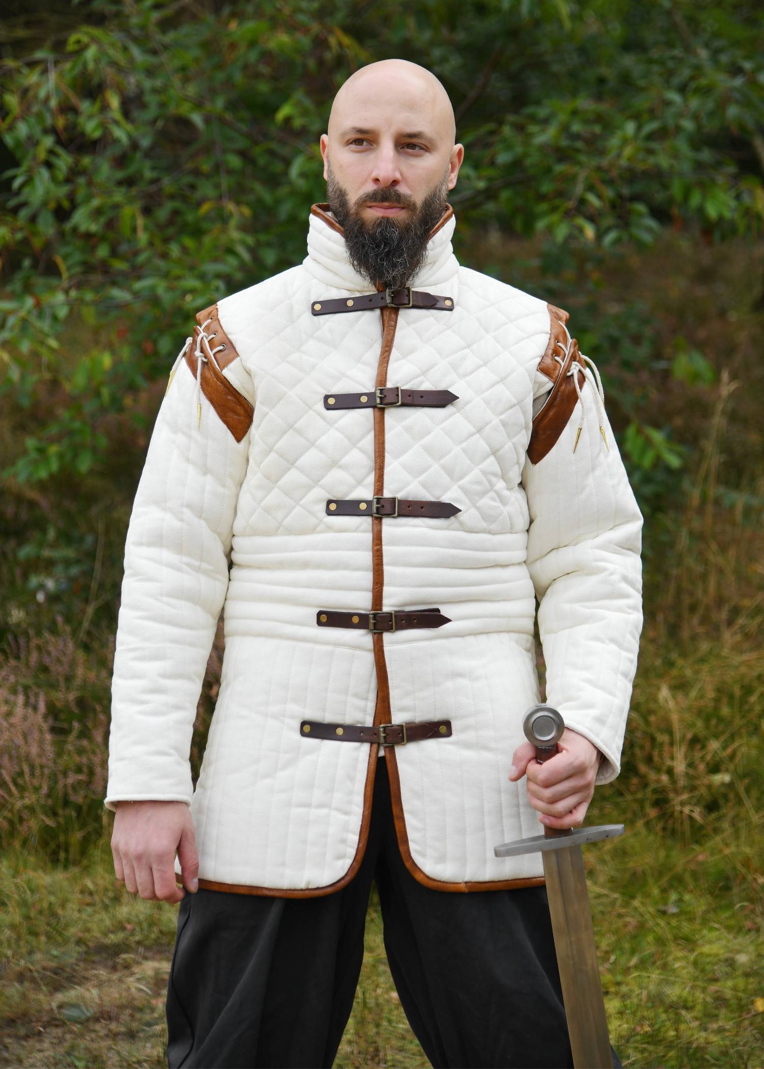 Middeleeuwse Gambeson-Aketon-Wambuis met gespen