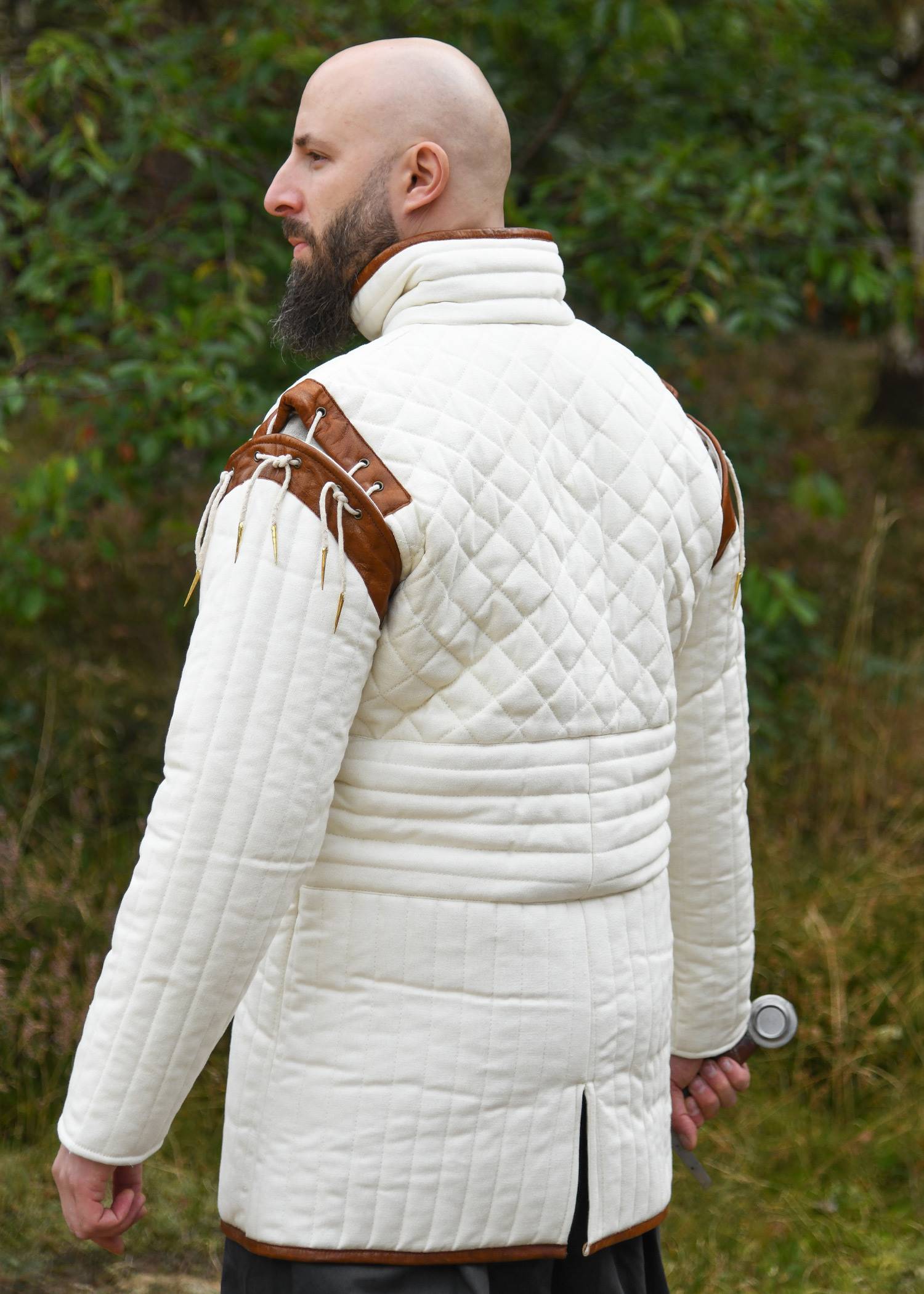 Middeleeuwse Gambeson-Aketon-Wambuis met gespen