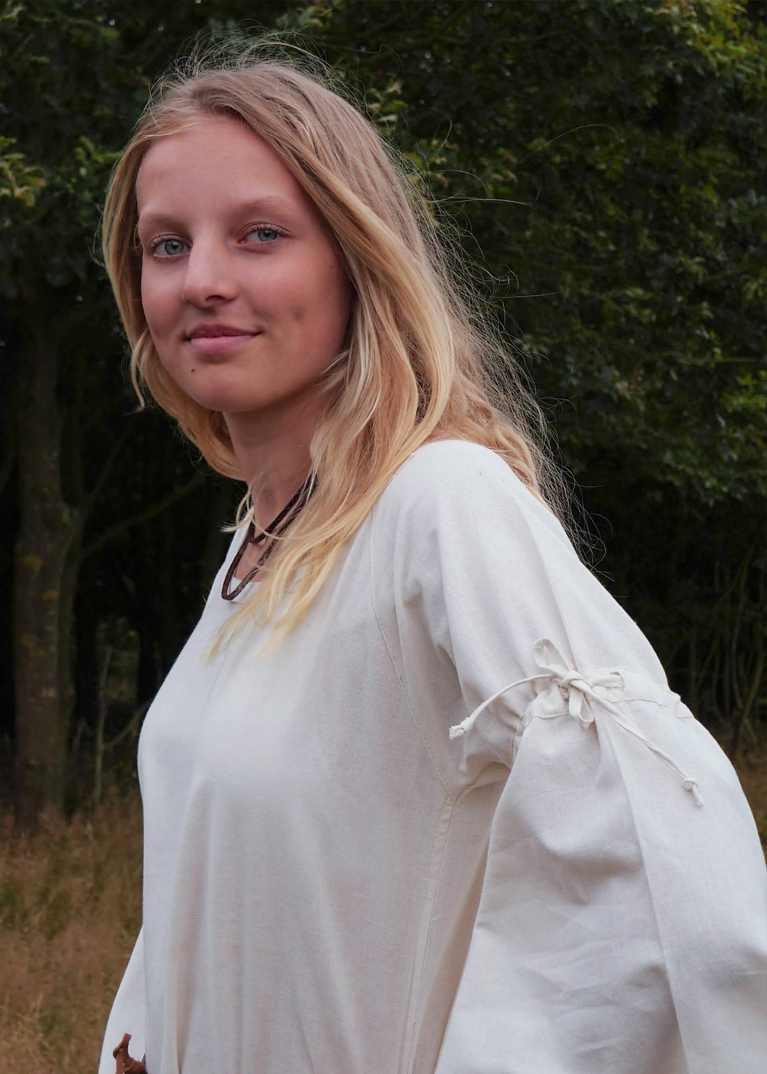 ​Middeleeuwse Dames Onderjurk in Natuur 12e-13e eeuws